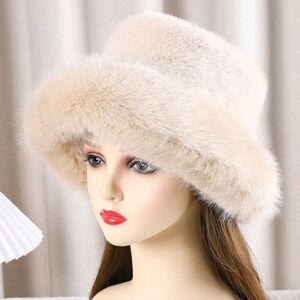 NWT Cream Faux Fur Super Fluffy Winter Bucket Hat